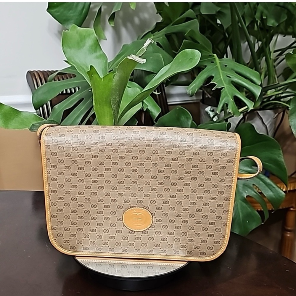 #0030-0609 VINTAGE GUCCI CROSSBODY BAG EUC 001.904.0915